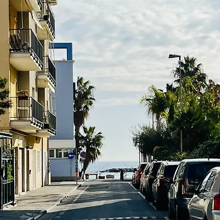 Casa Lorena, 50 Meters From The Sea Διαμέρισμα *